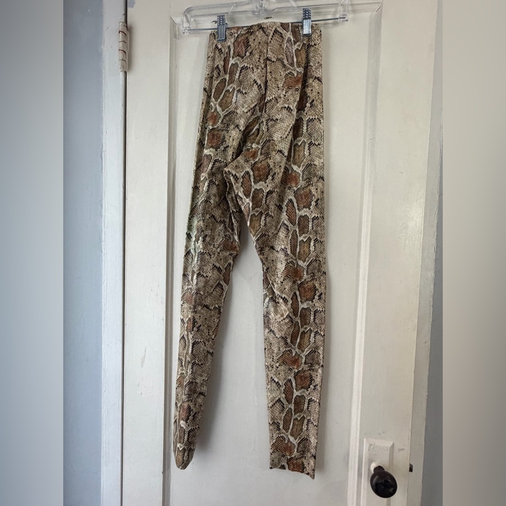 Commando Faux Leather Control Smoothing Legging In Cocoa Python XS - Picture 6 of 15